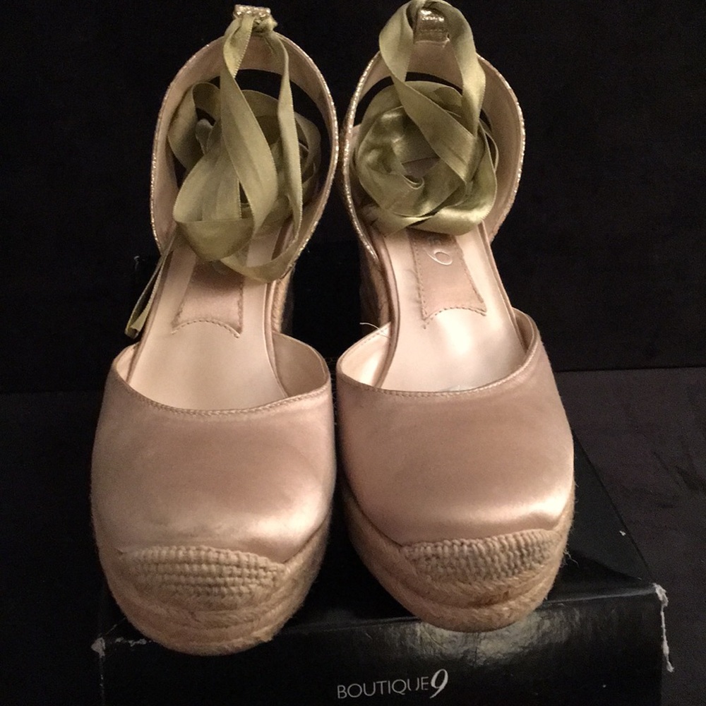 Boutique 9 cream satin wedgies
